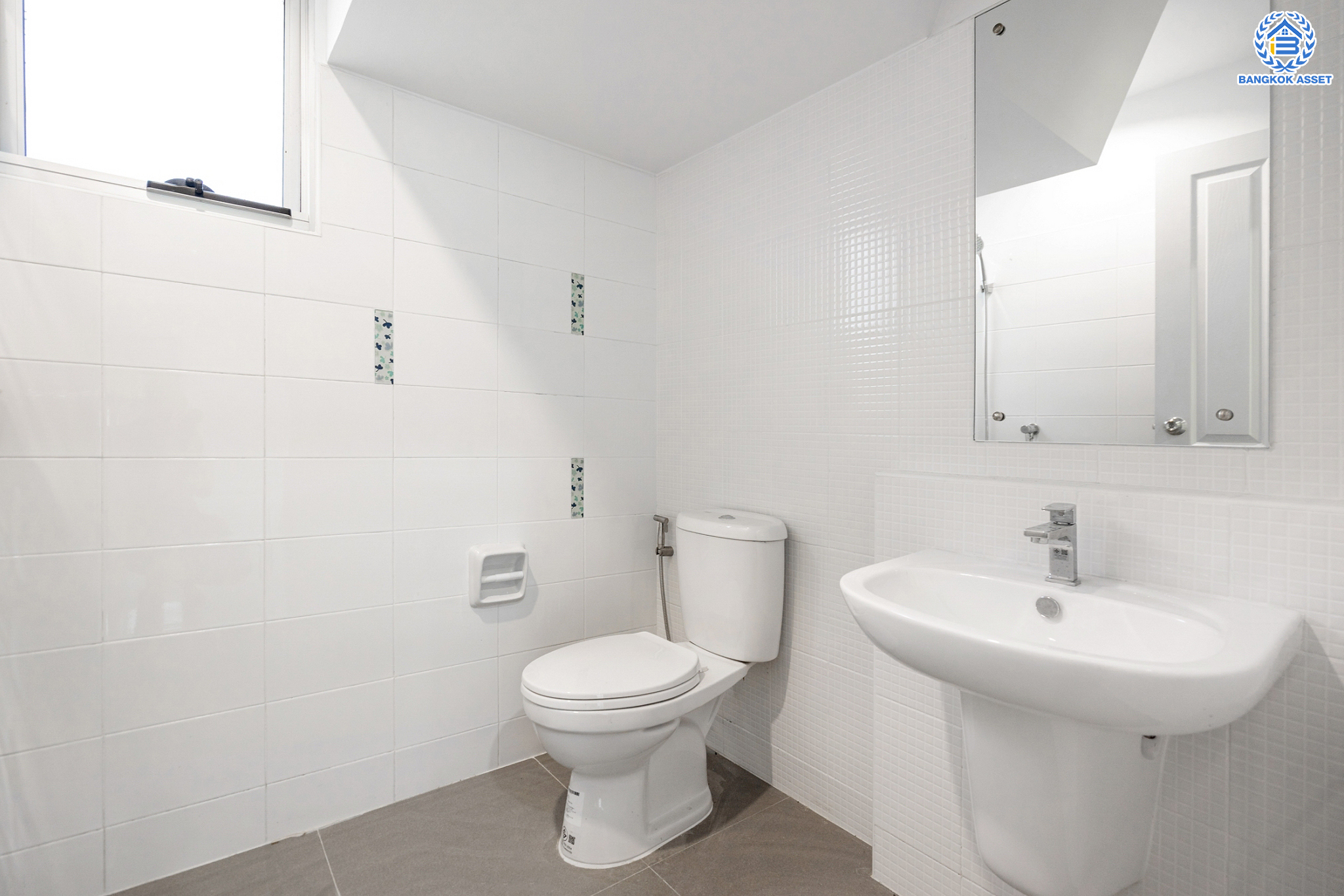 บ้านมือสองตกแต่งใหม่ คุณภาพแบรนด์ LH ม.ชัยพฤกษ์ ราชพฤกษ์-แจ้งวัฒนะ หลังใหญ่ เนื้อที่ 59.9 ตร.ว. ฟังก์ชัน 3 ห้องนอน 3 ห้องน้ำ 2 ที่จอดรถ ภายในตกแต่งหรูหรา บนทำเลศักยภาพติดถนนราชพฤกษ์ เชื่อมสู่แจ้งวัฒนะได้อย่างรวดเร็ว และเพียง 10 นาทีถึงรถไฟฟ้า "สถานีบางรักใหญ่"